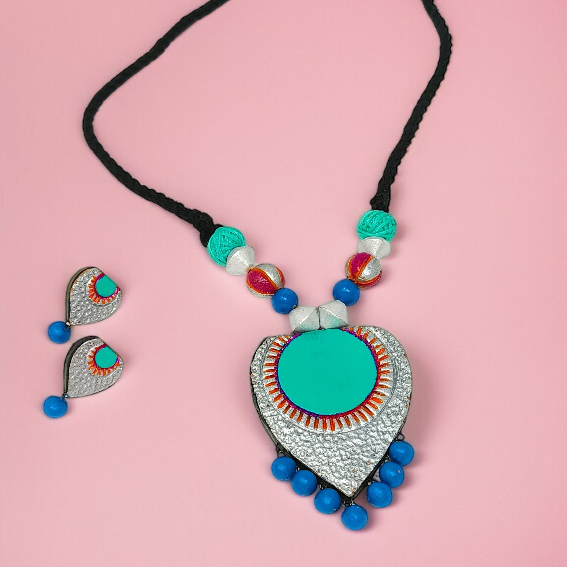 Boho Statement Pendant jewelry Set I Handmade Jewelry Set with turquoise and blue beads on black cord