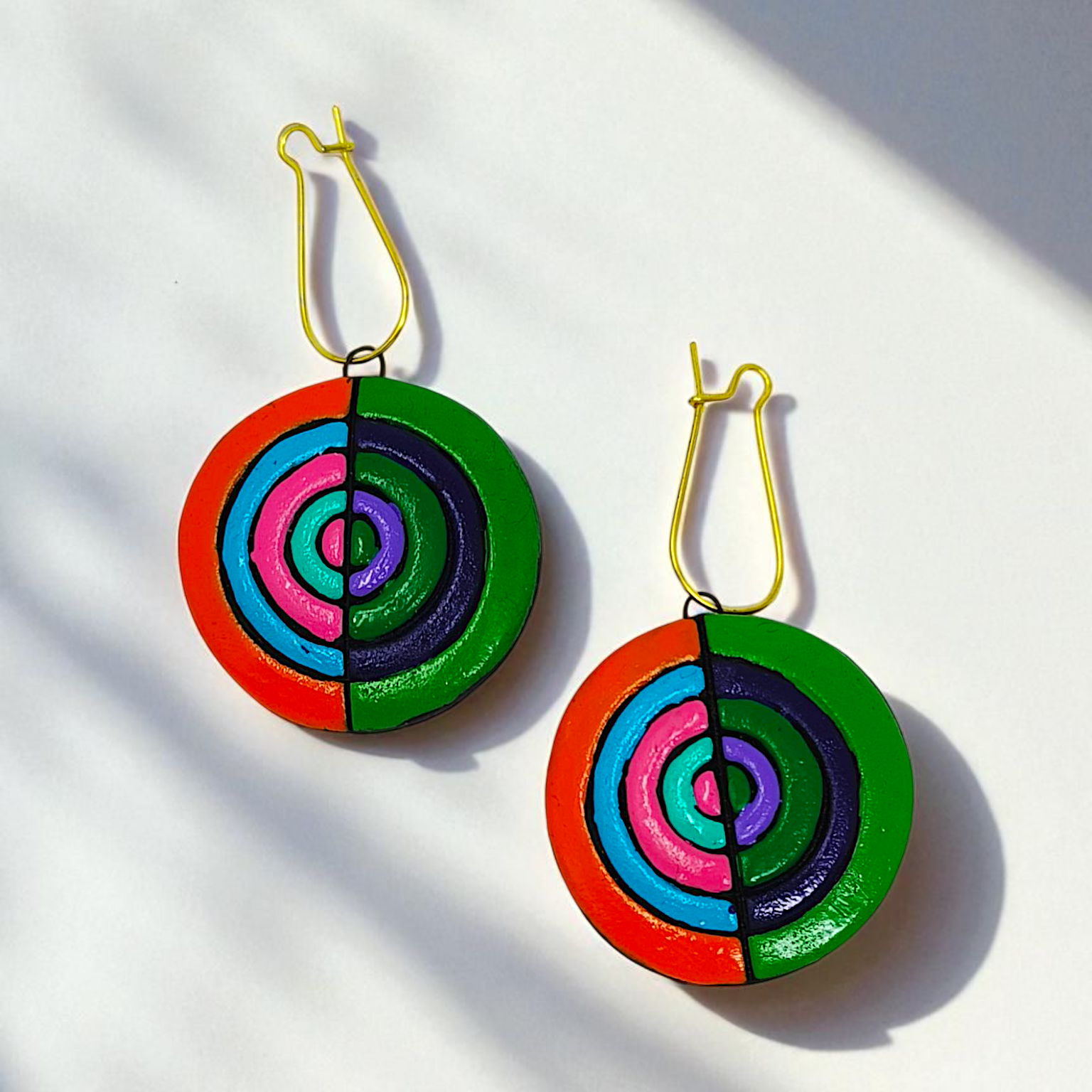 Hand made Geometrical Terracotta Necklace Set featuring colorful circular terracotta earrings with gold hooks