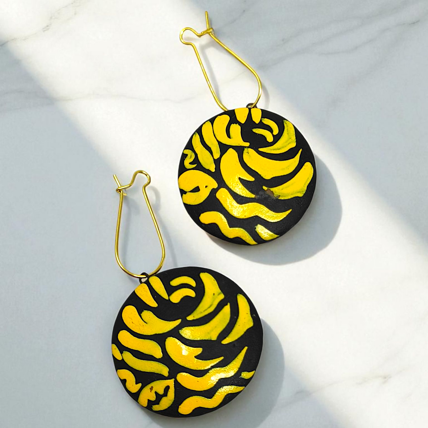 Mrittika Handmade Tribal Clay Choker With Earring featuring round black and yellow patterned earrings