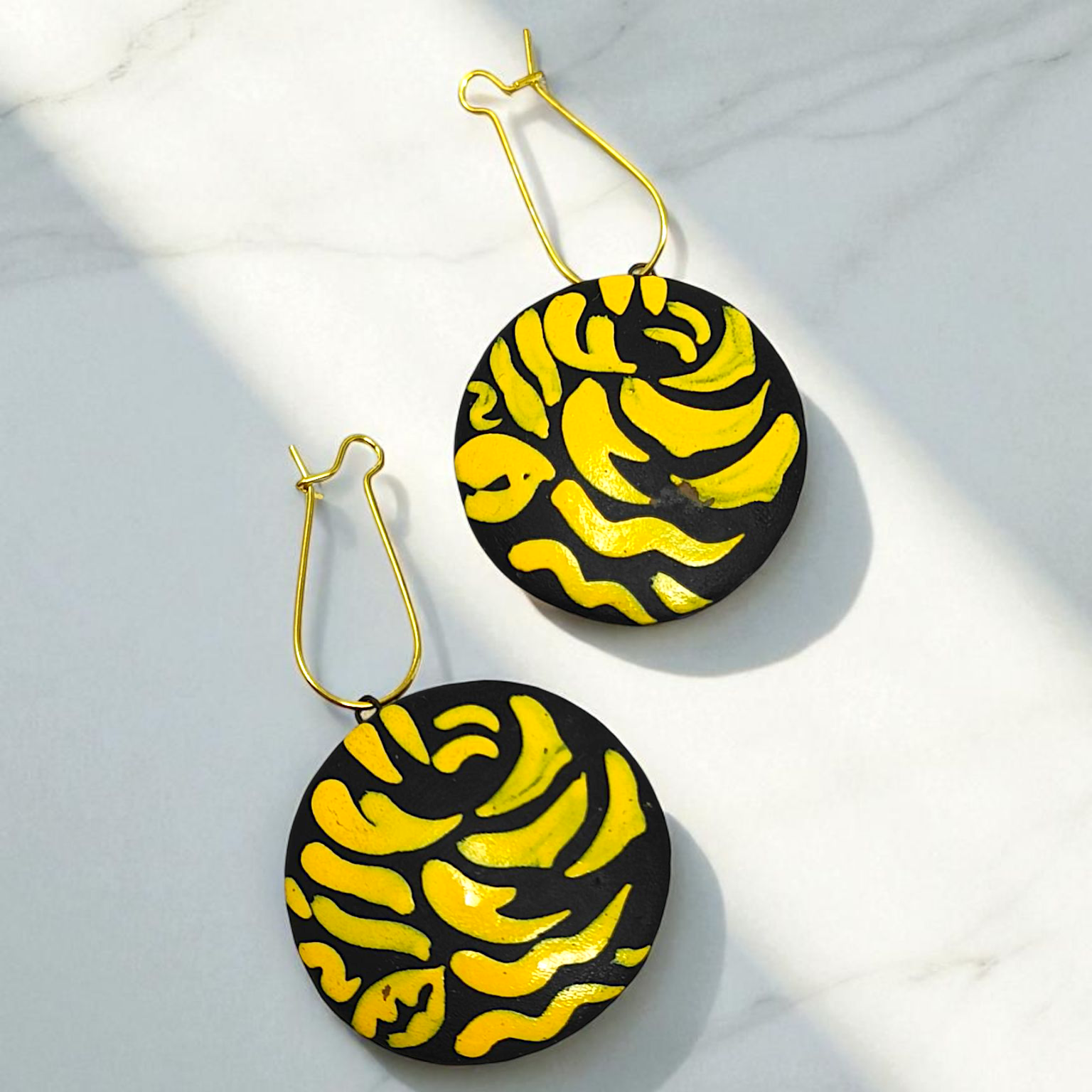 Mrittika Handmade Tribal Clay Choker With Earring featuring round black and yellow patterned earrings