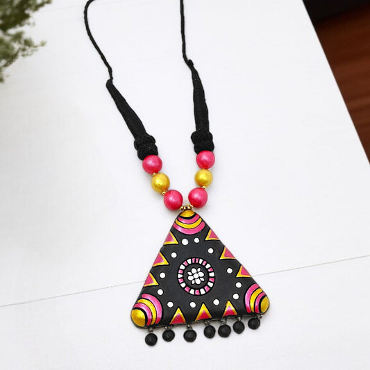 Tringle Terracotta Jewelry Set geometric pendant necklace with black, pink, and yellow hand-painted design